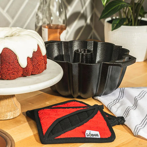 Cast Iron Fluted Cake Pan with Red Potholders