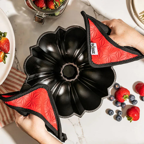 Cast Iron Fluted Cake Pan with Red Potholders